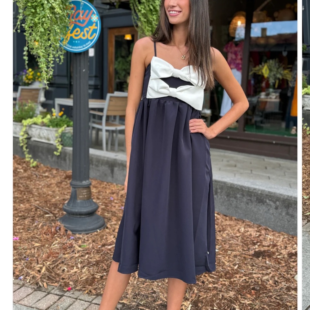 Vintage Charm navy blue midi bow Smocked Skirt. NWT